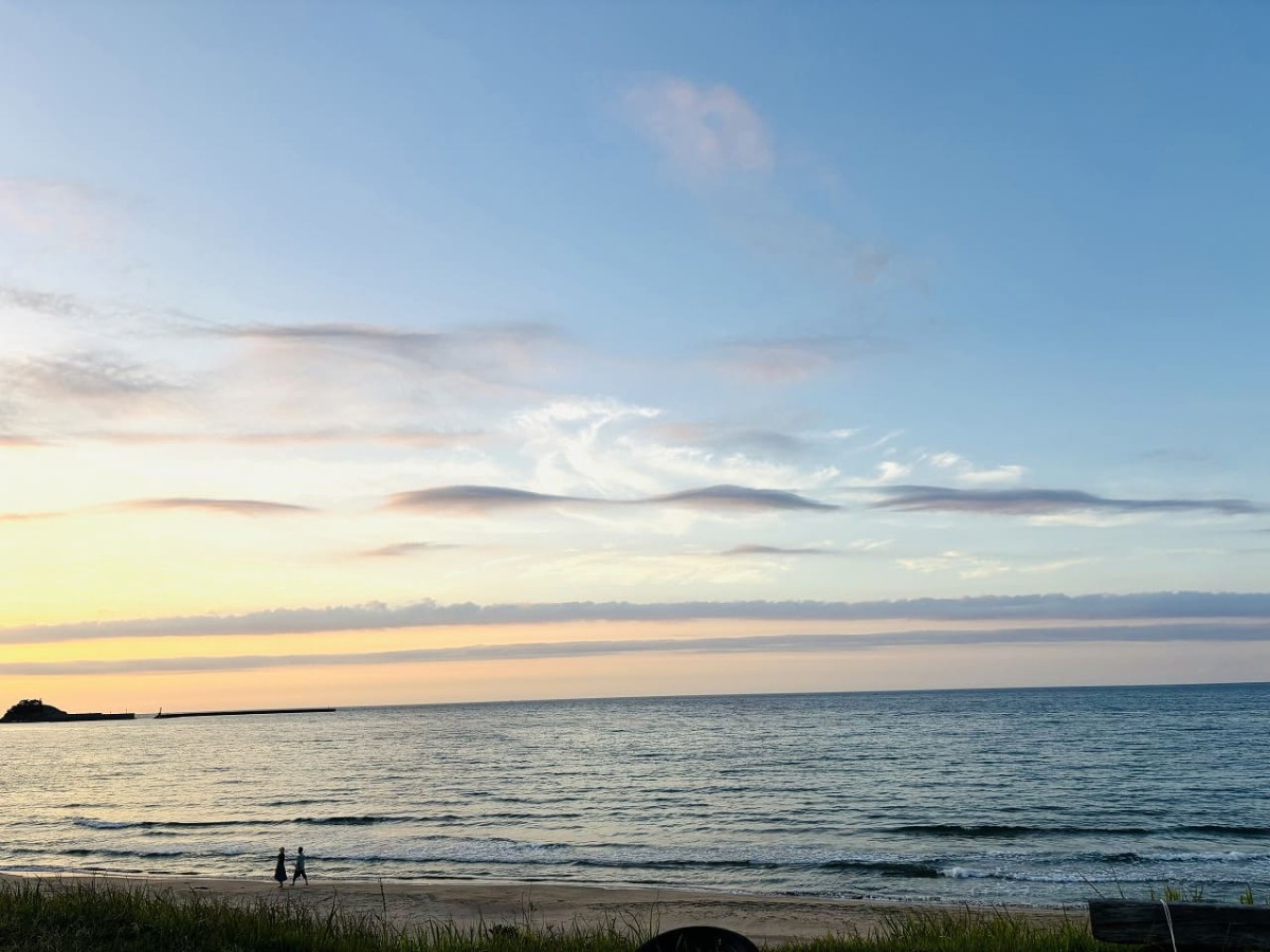 鳥取県岩美郡岩美町にあるトレーラーカフェ『cafe bloom（カフェブルーム）』がある浦富海岸