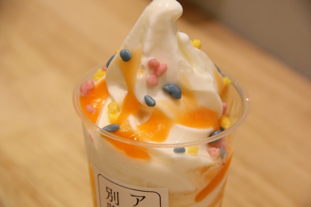 鳥取県米子市の夜パフェ専門店『アイスは別腹』で販売している「ポップメロン」