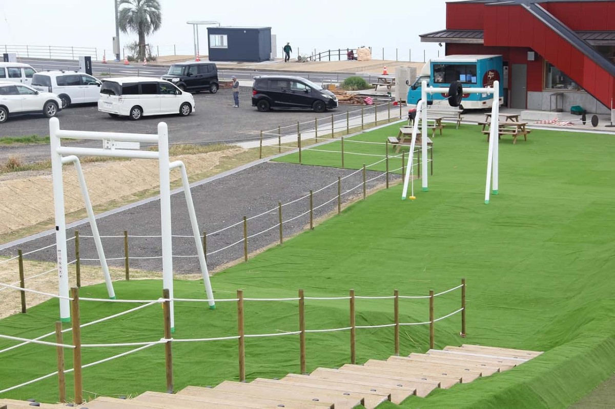 島根県出雲市にある『Caffe&PizzaLOCALE』のジップライン