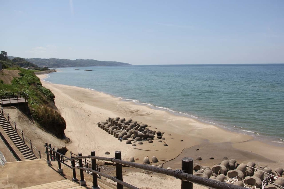 島根県出雲市にある『Caffe&PizzaLOCALE』の近くにある海辺