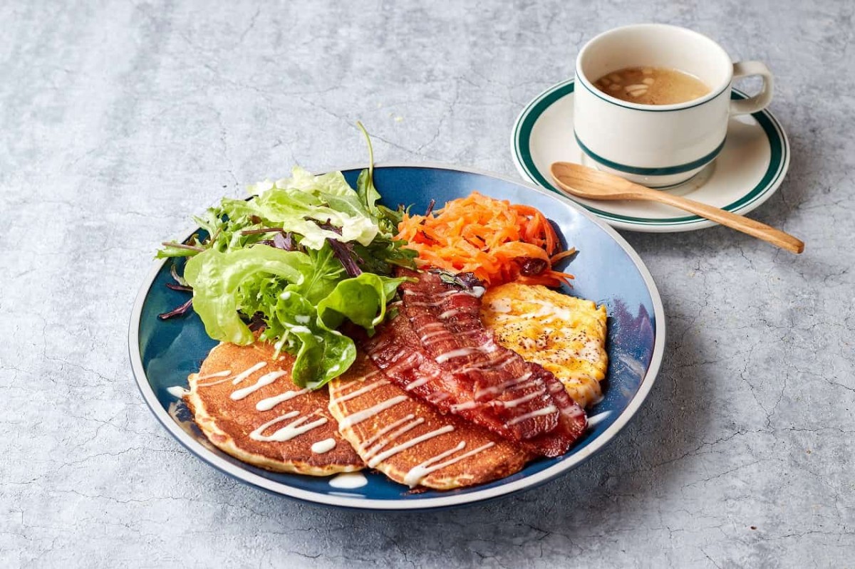 島根県出雲市にある『Caffe&PizzaLOCALE』で販売している「パンケーキランチ」