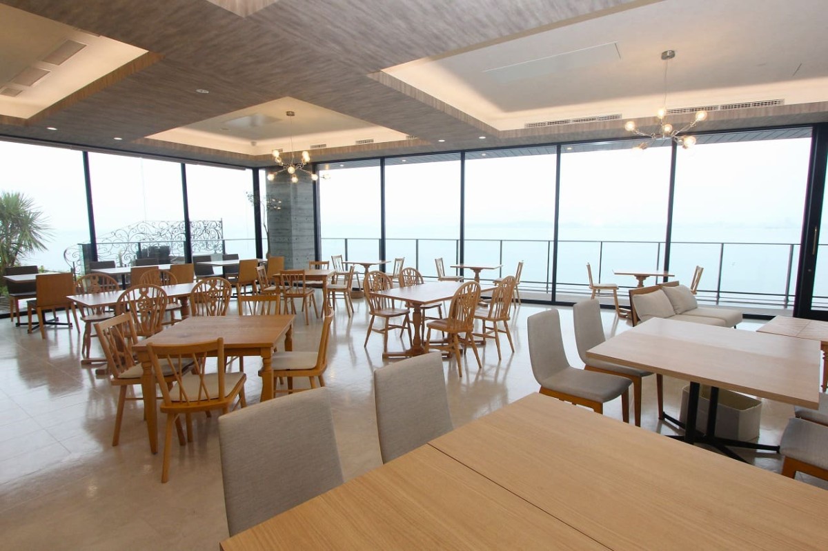 島根県松江市にある『cafeCONNECT.』の店内