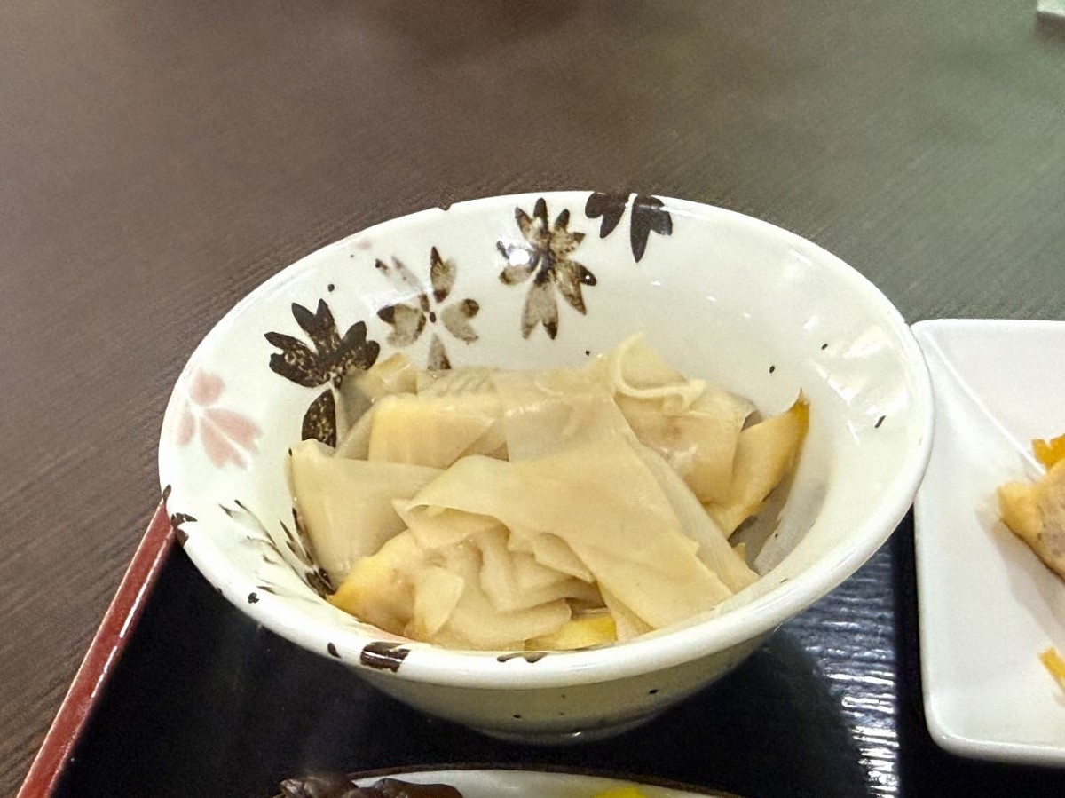 鳥取県米子市にある『花風船』の定食に付く小鉢の一例