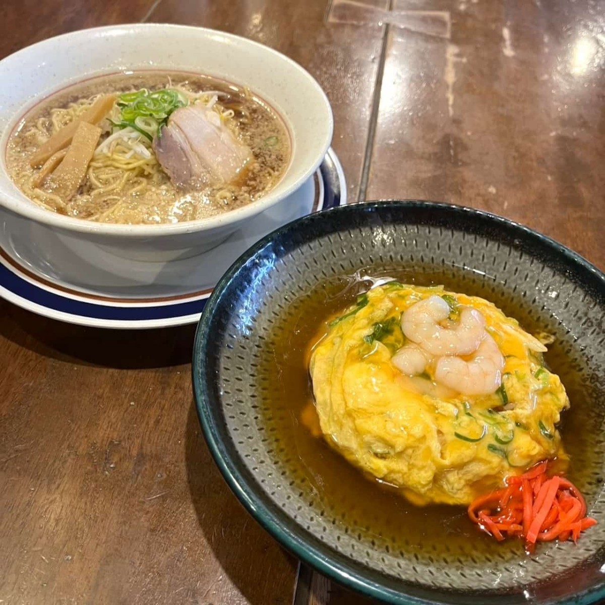鳥取県米子市にある『太陽軒』で販売している「週替わり丼セット」の一例