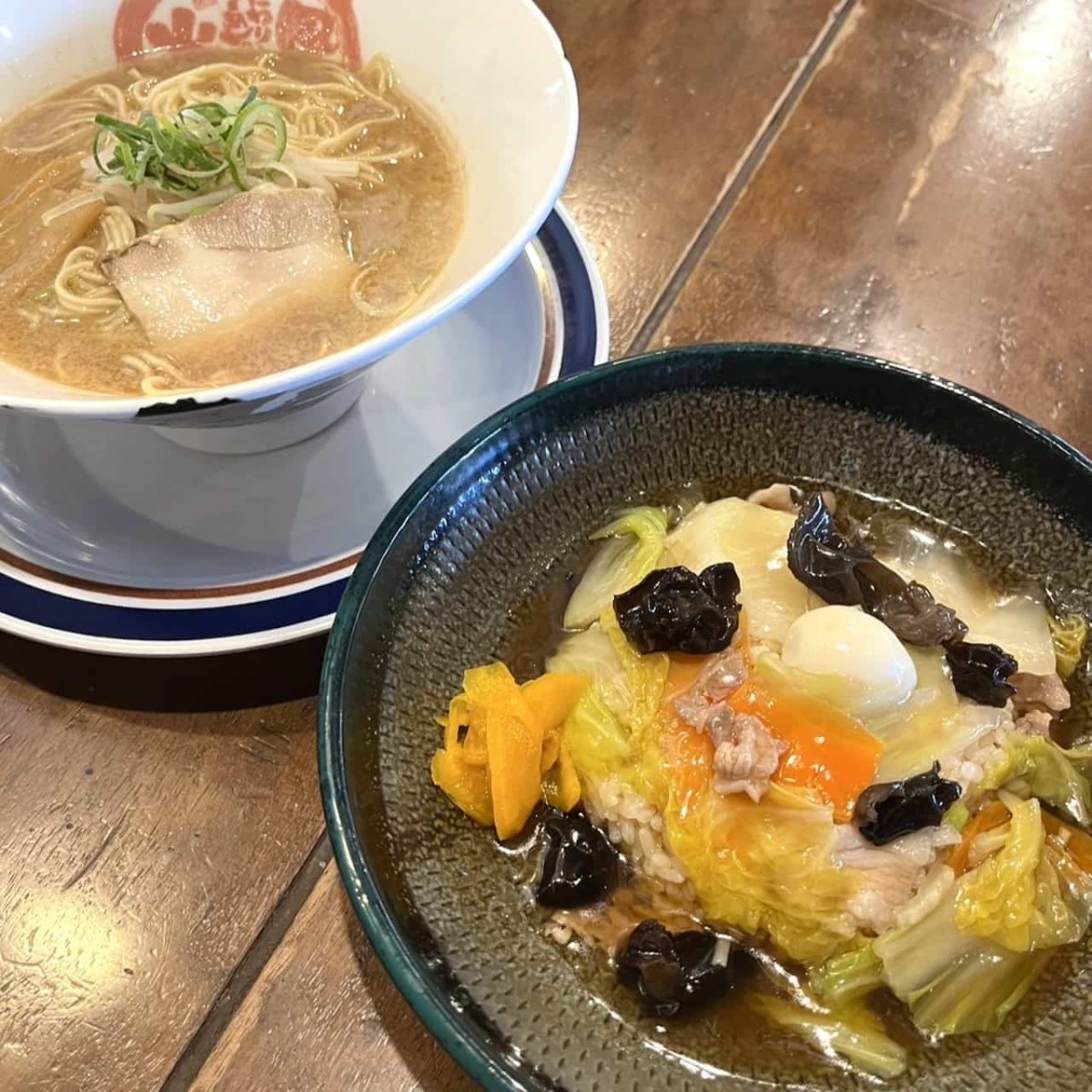 鳥取県米子市にある『太陽軒』で販売している「週替わり丼セット」の一例