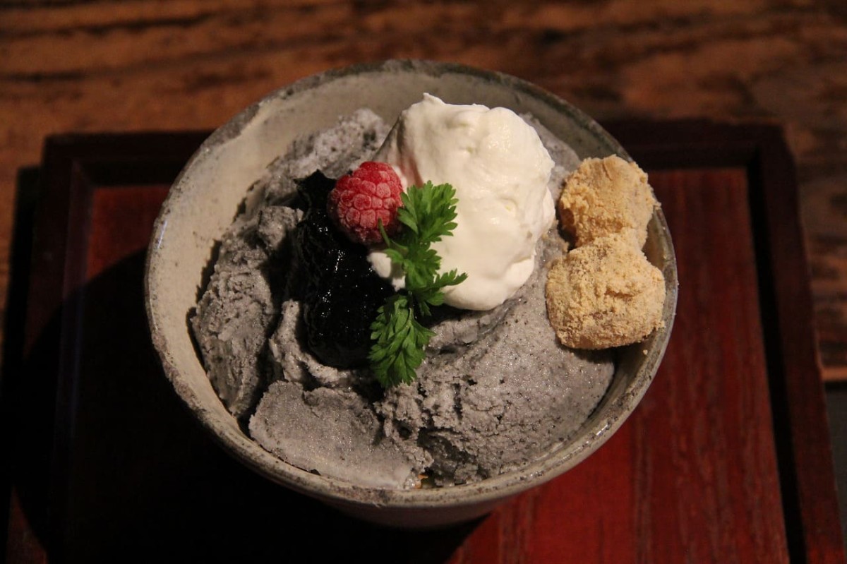 島根県松江市にある『Salone del Cafe Hattori（サローネデルカフェハットリ）』で販売している「ゴマゴマパフェ」