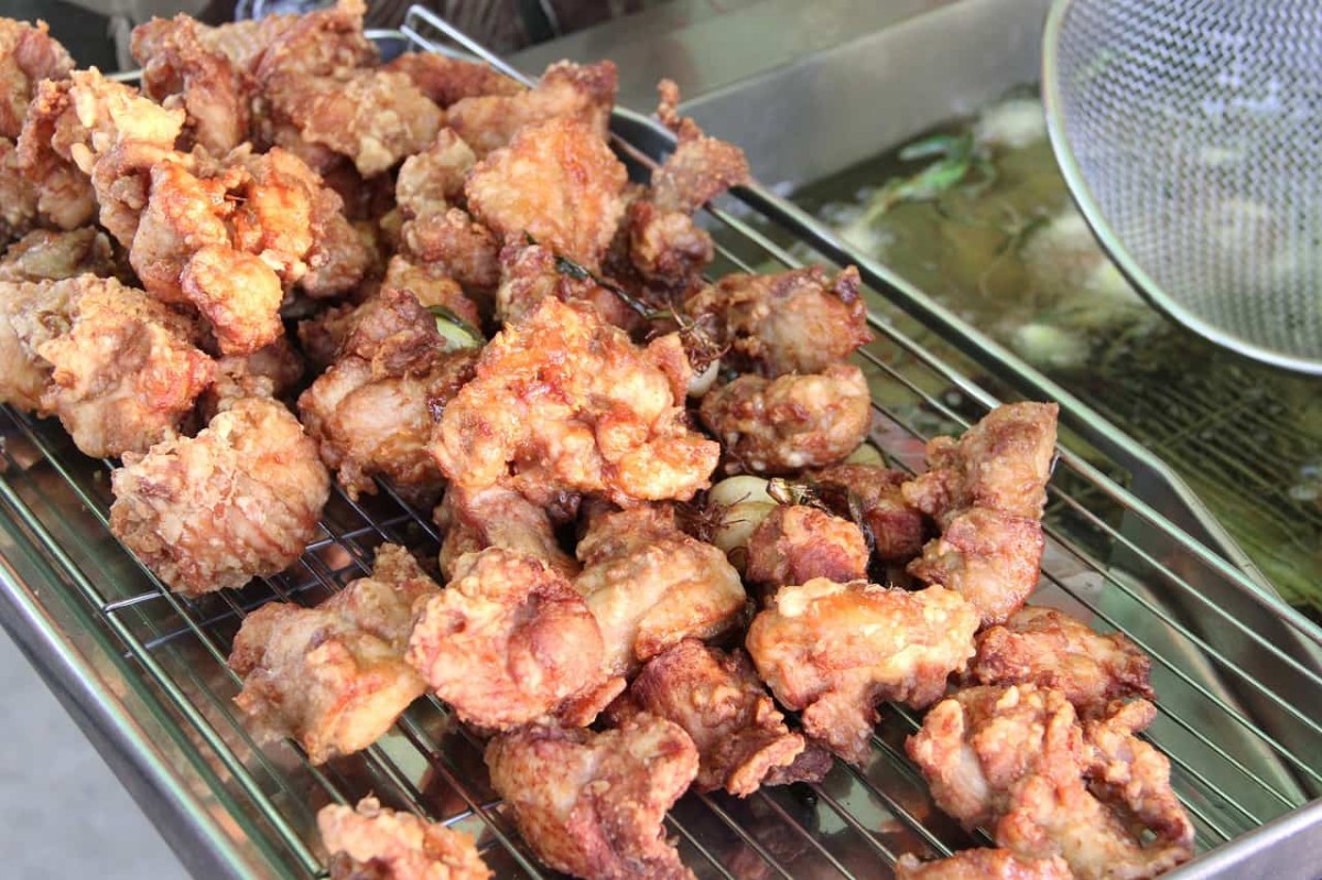 鳥取県米子市にある『JU米子髙島屋』屋上で開催中の『JU-JU×くらしDEL presents「～屋上縁日ビアガーデン～」』で食べられる「にんから」