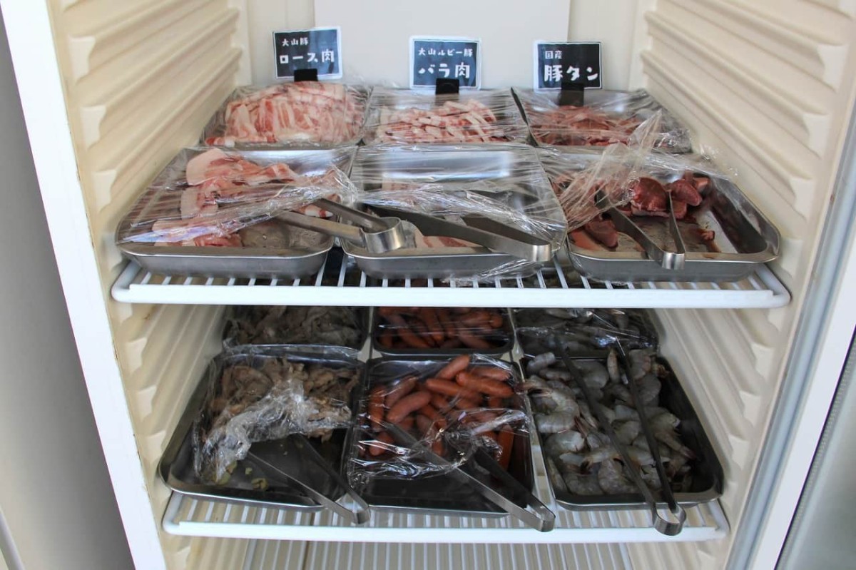 鳥取県米子市にある『JU米子髙島屋』屋上で開催中の『JU-JU×くらしDEL presents「～屋上縁日ビアガーデン～」』で食べられる肉