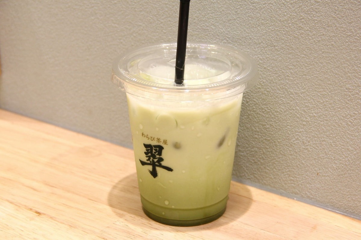 わらび餅専門店「わらび茶屋 翠」の「宇治抹茶ラテ」