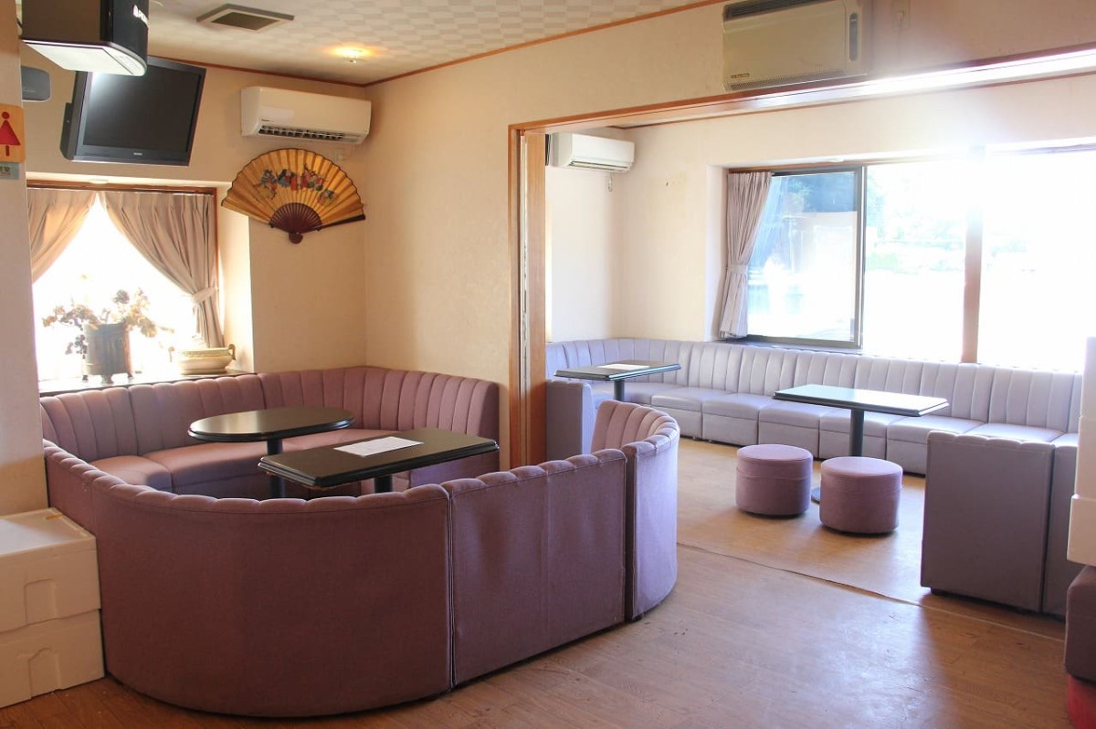 島根県松江市にある『まるはち屋北浦ビーチサイド店』の店内