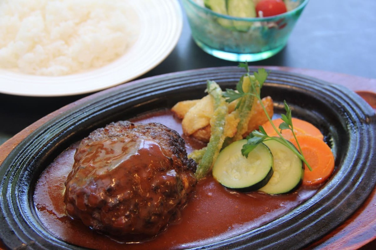 島根県松江市にある『ろんぢん松江本店』で販売している「手ごね和牛100％ハンバーグ」