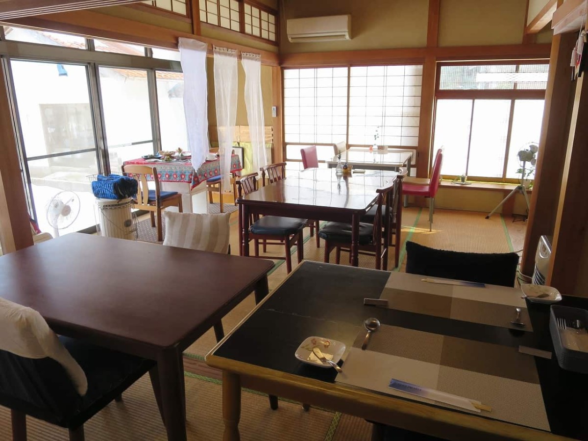 島根県松江市にある『フレンチカフェ10°C』の店内
