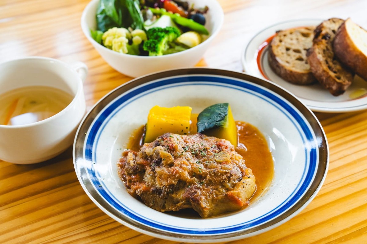 鳥取県米子市にある『食堂市場』で販売しているランチ