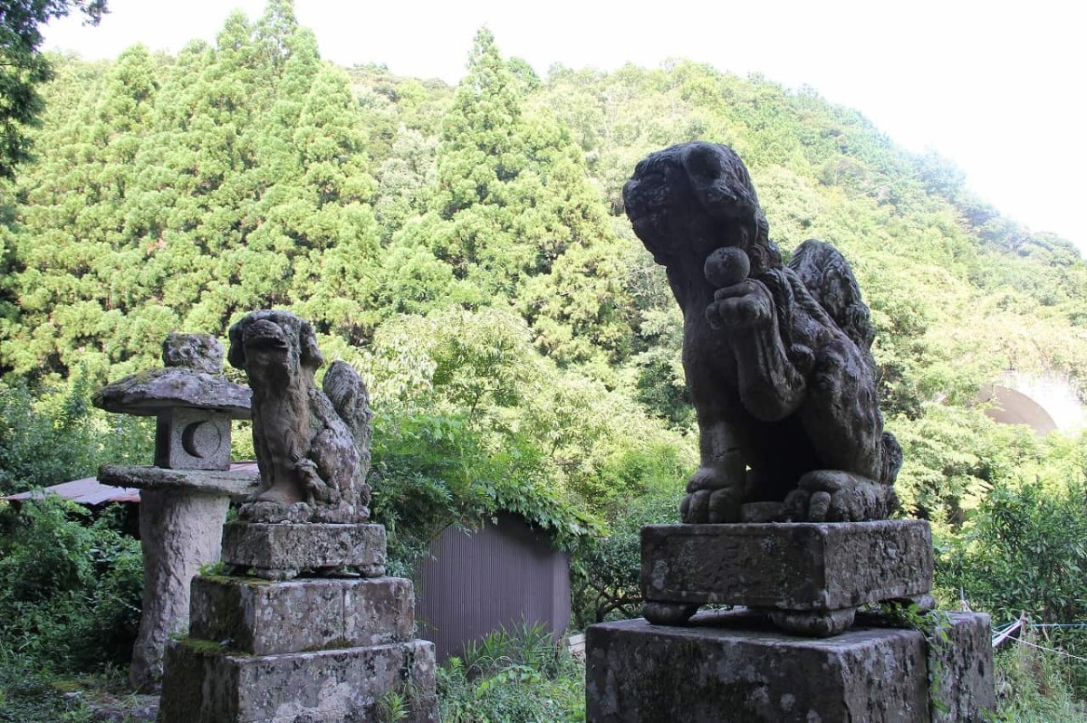 島根県松江市にある『十二所神社』の狛犬