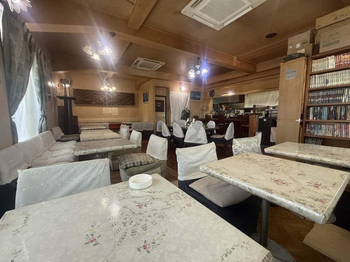 島根県松江市にある『カフェレスト飛翔』の店内