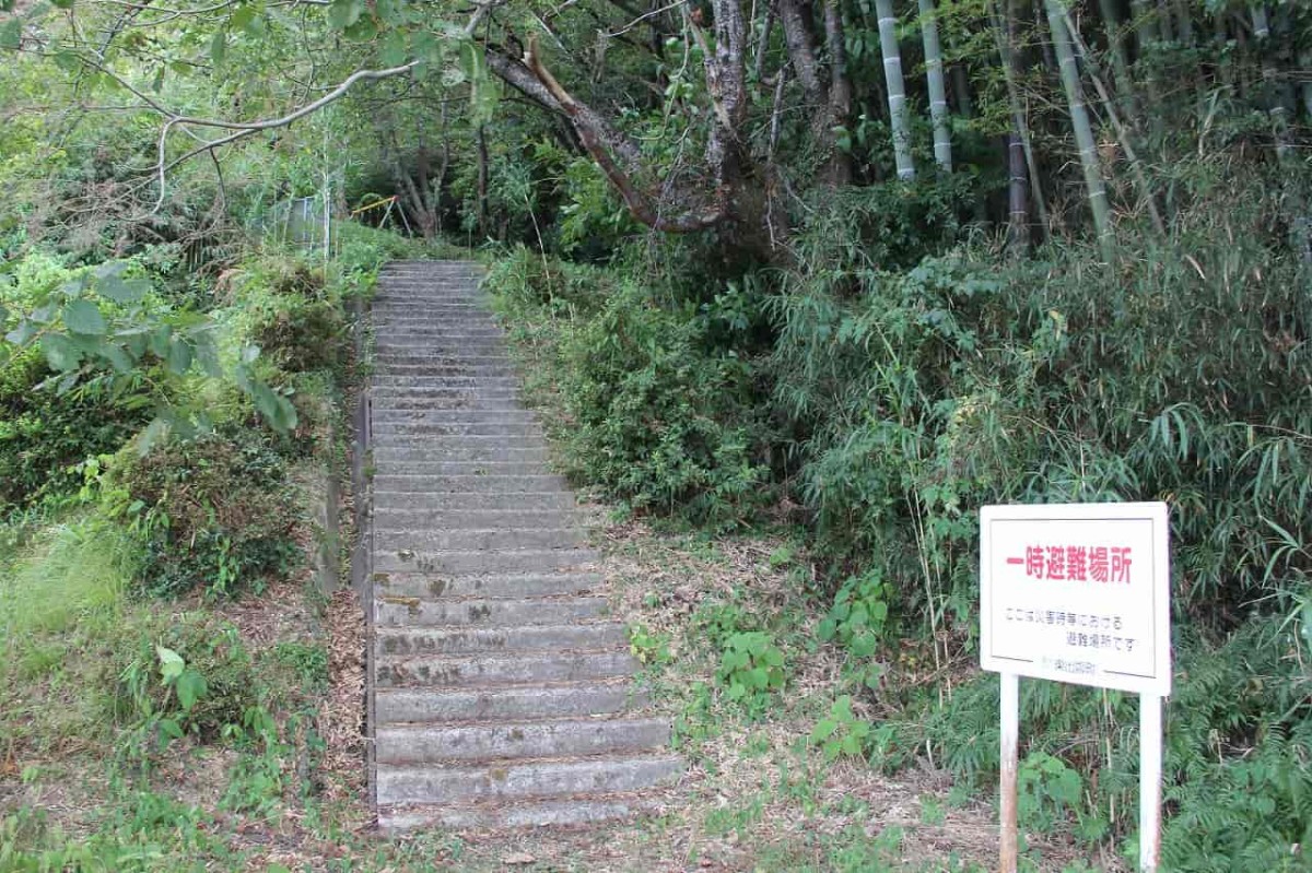 島根県松江市にある『意東児童公園』の階段