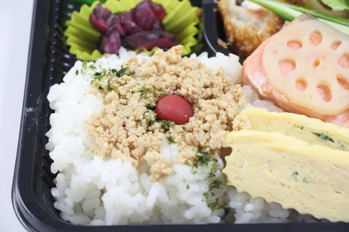 島根県松江市にある『おべんときっちんさくら』で販売している「さくら弁当」のご飯