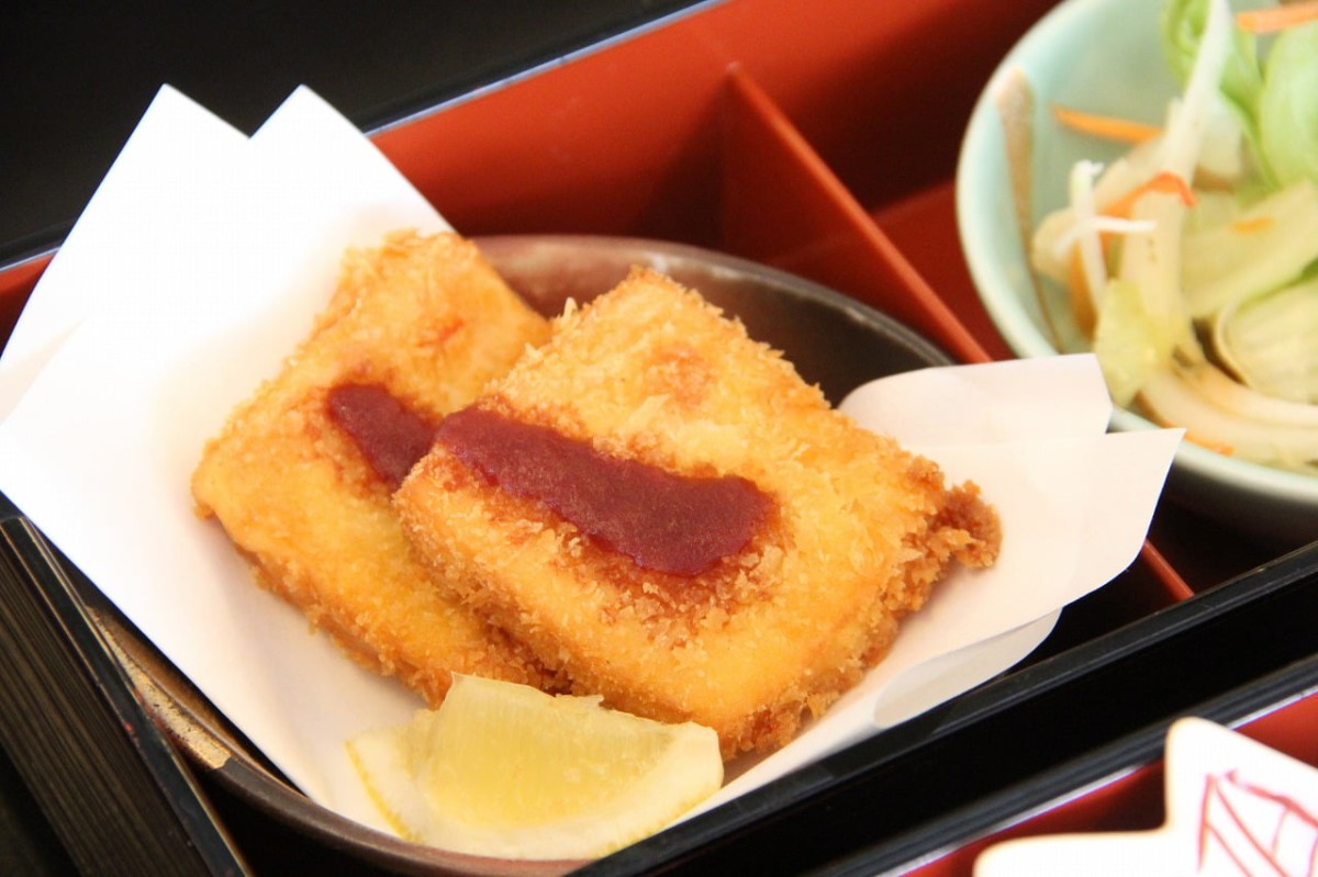 島根県松江市にある『日本料理 松江 和らく』で販売している「宍道湖しじみ雛貝めし」の小鉢