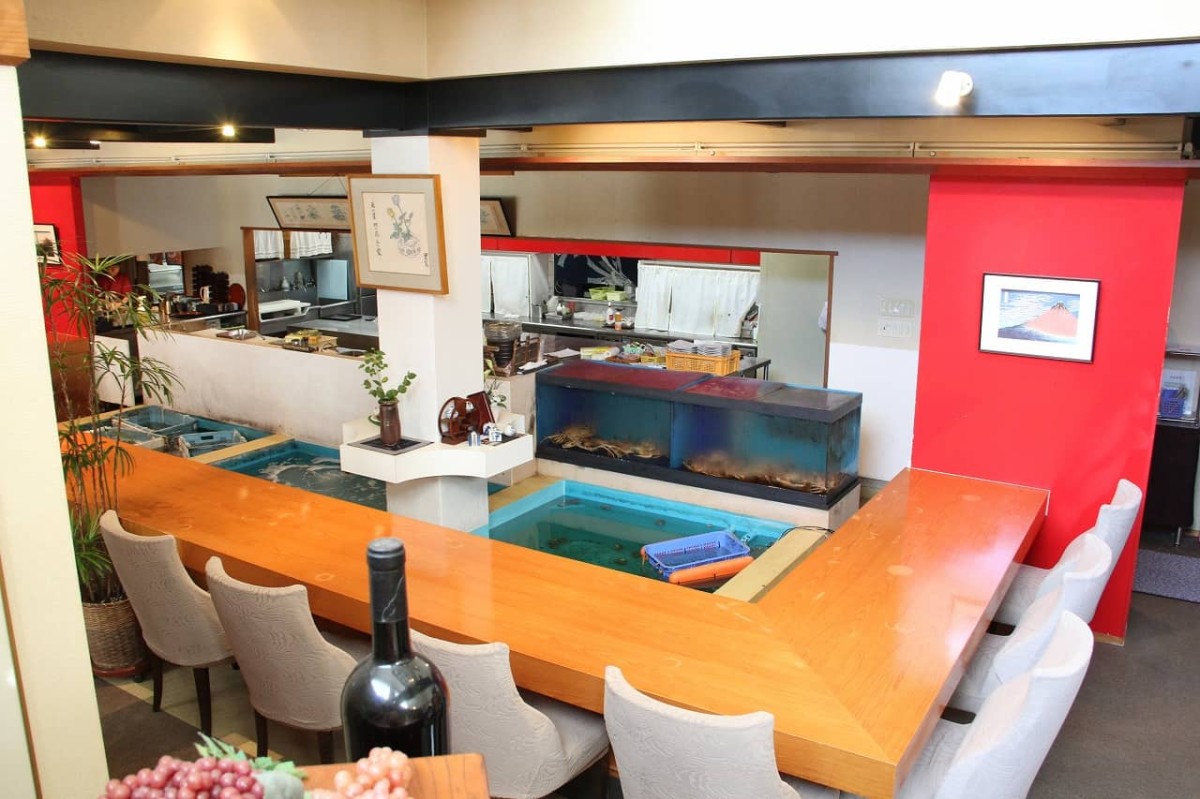 島根県松江市にある『日本料理 松江 和らく』で販売している「宍道湖しじみ雛貝めし」の店内
