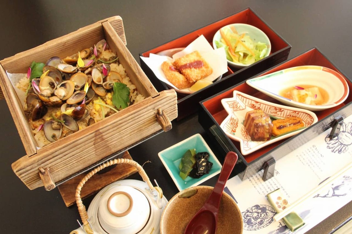 島根県松江市にある『日本料理 松江 和らく』で販売している「宍道湖しじみ雛貝めし」