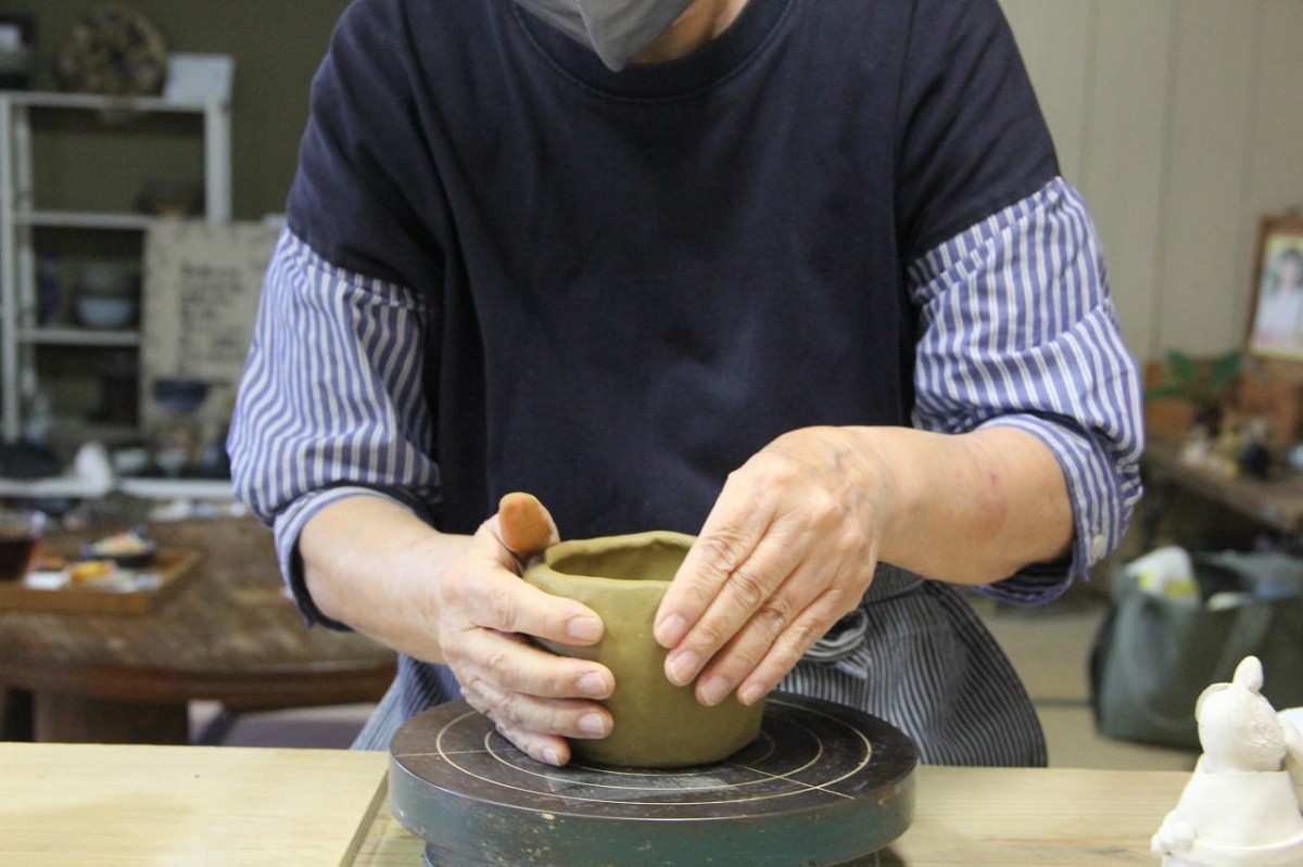 島根県松江市にある『麦風工房』の陶芸体験の様子