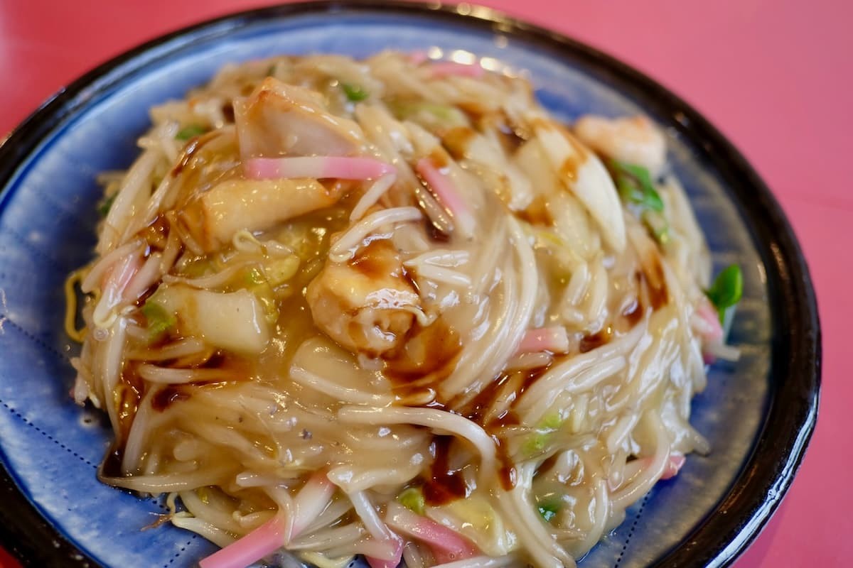 鳥取県境港市にある老舗中華料理店『新来軒』の「五目あんかけ焼きそば」