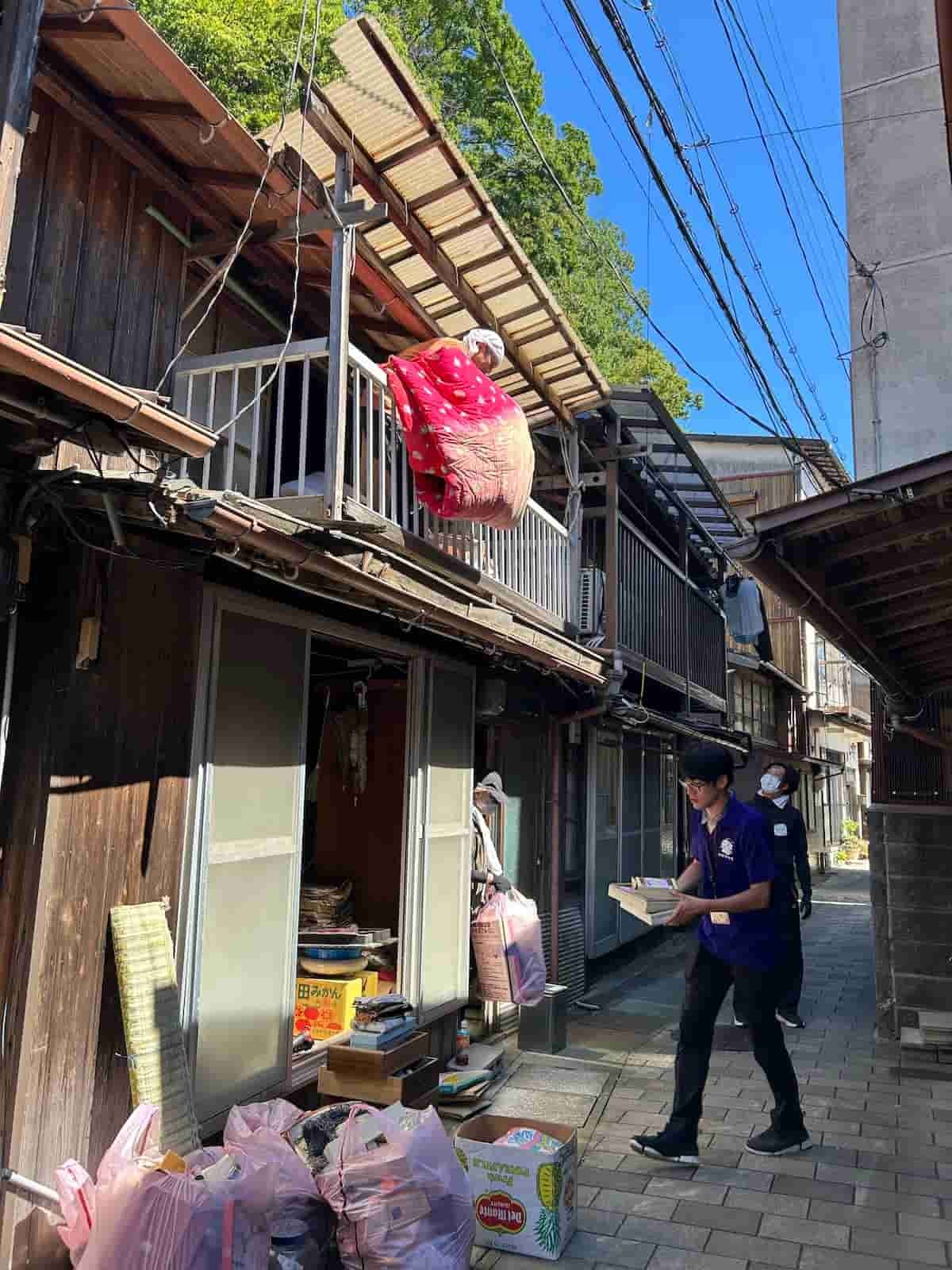 島根県松江市美保関で開催された空き家の片付けの様子