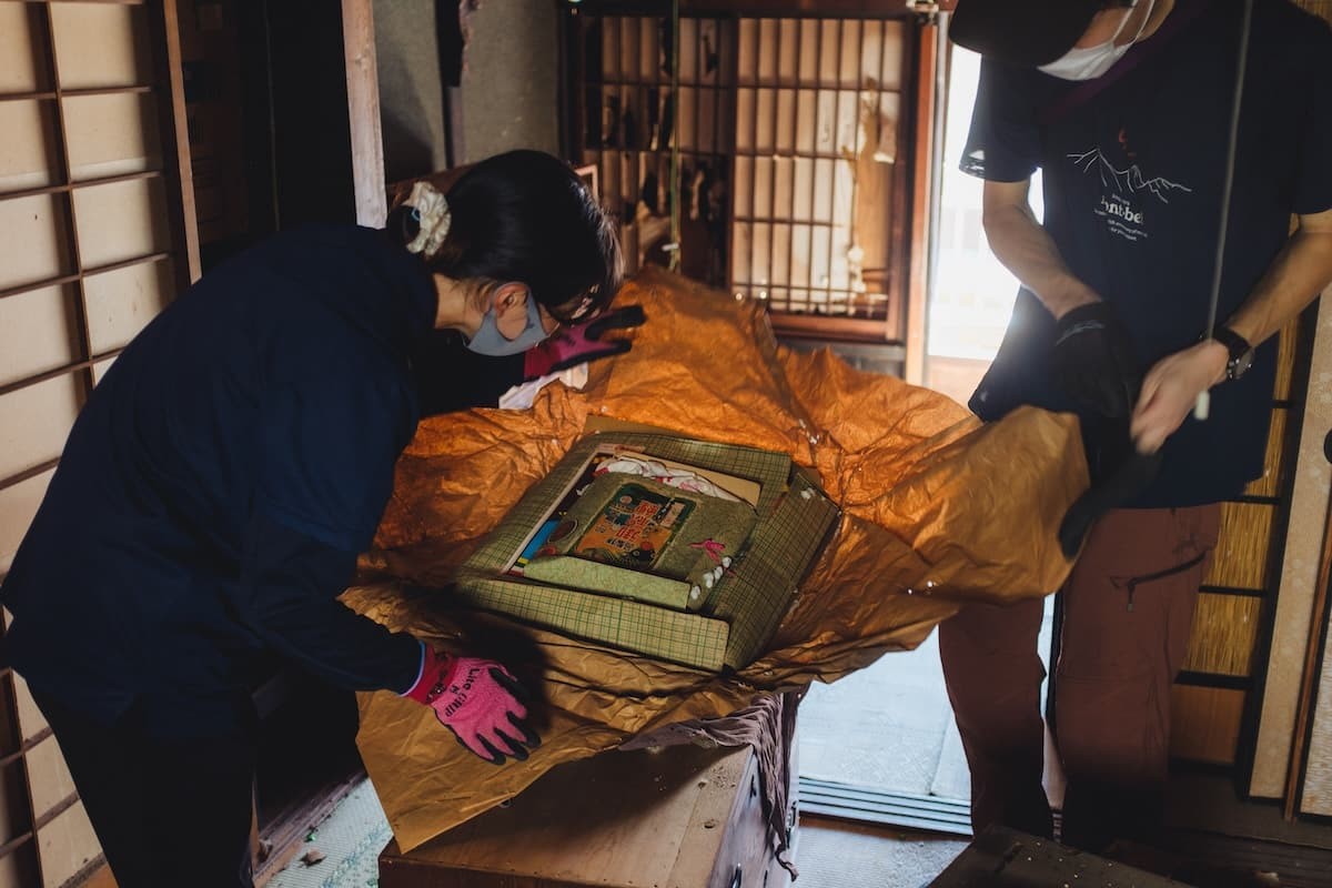 島根県松江市美保関で開催された空き家の片付けの様子