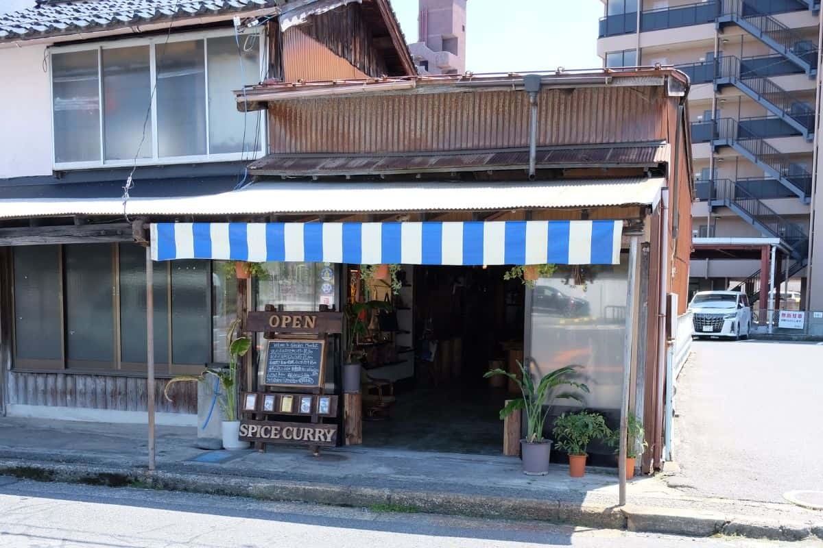 鳥取県米子市にあるインドカレー専門店『Galashirt market』の外観
