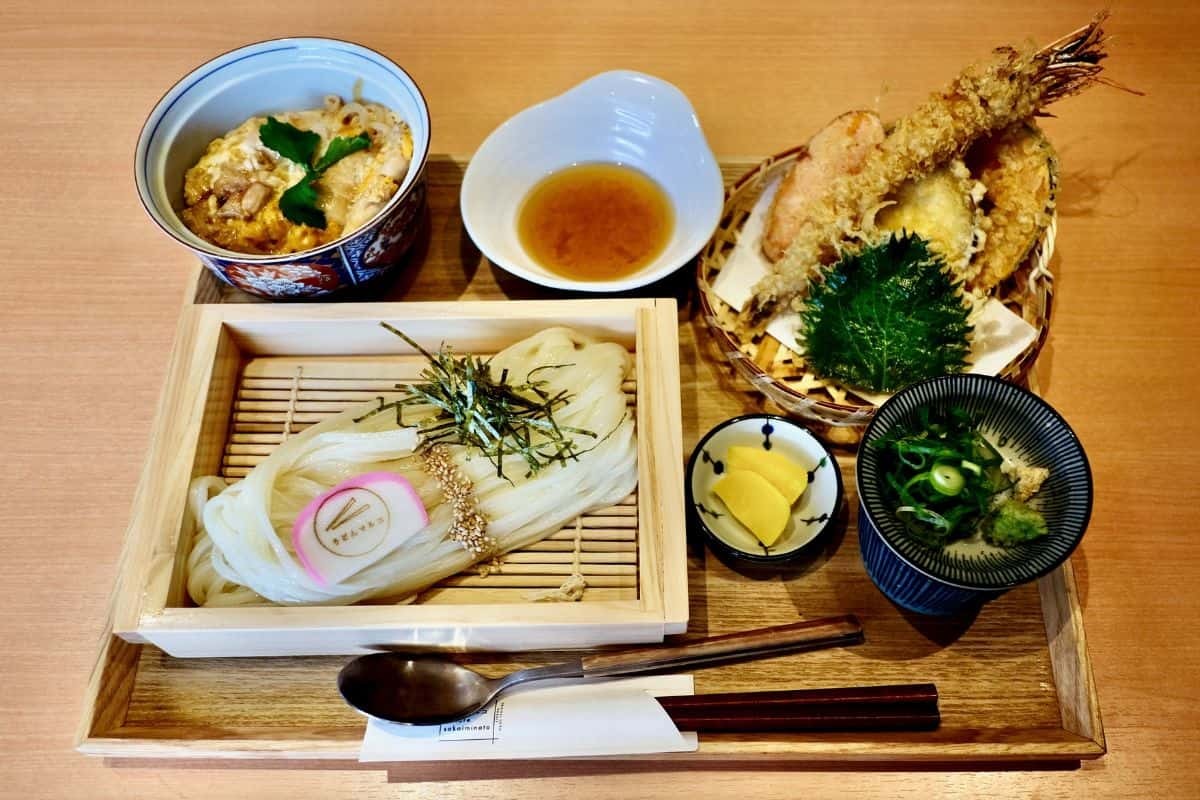 鳥取県境港市にあるうどん屋『うどんマルコ～hanare～』の「天ざるうどん」