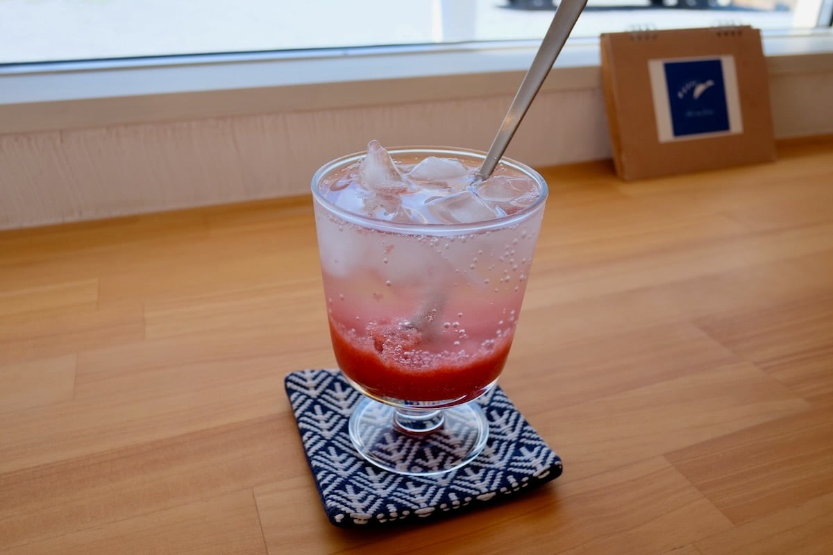 鳥取県境港市にあるカフェ『kielo（キエロ）』の「自家製フルーツシロップのソーダ割り」