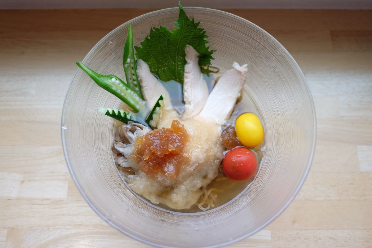 島根県松江市にあるそば屋『石臼挽き十割そば 雅月』の「白雪冷かけそば」