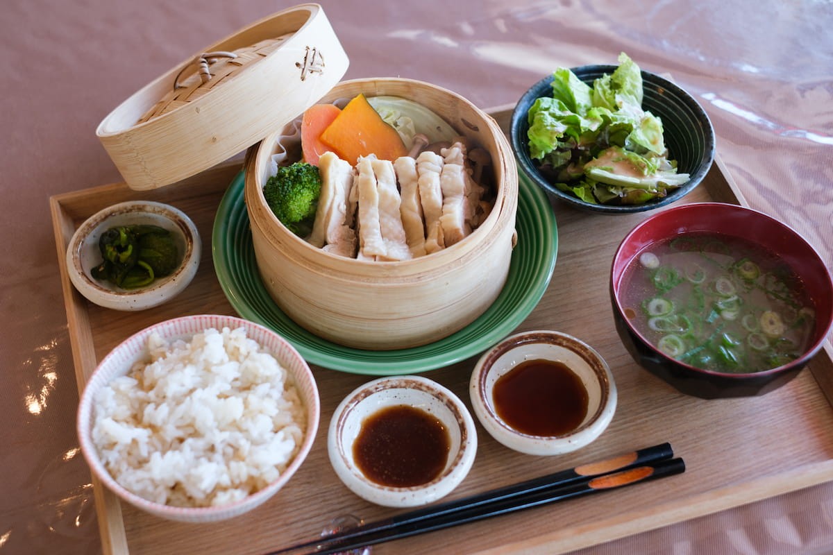 島根県松江市のエスニック料理店『さんち』の「さんち蒸籠セット」