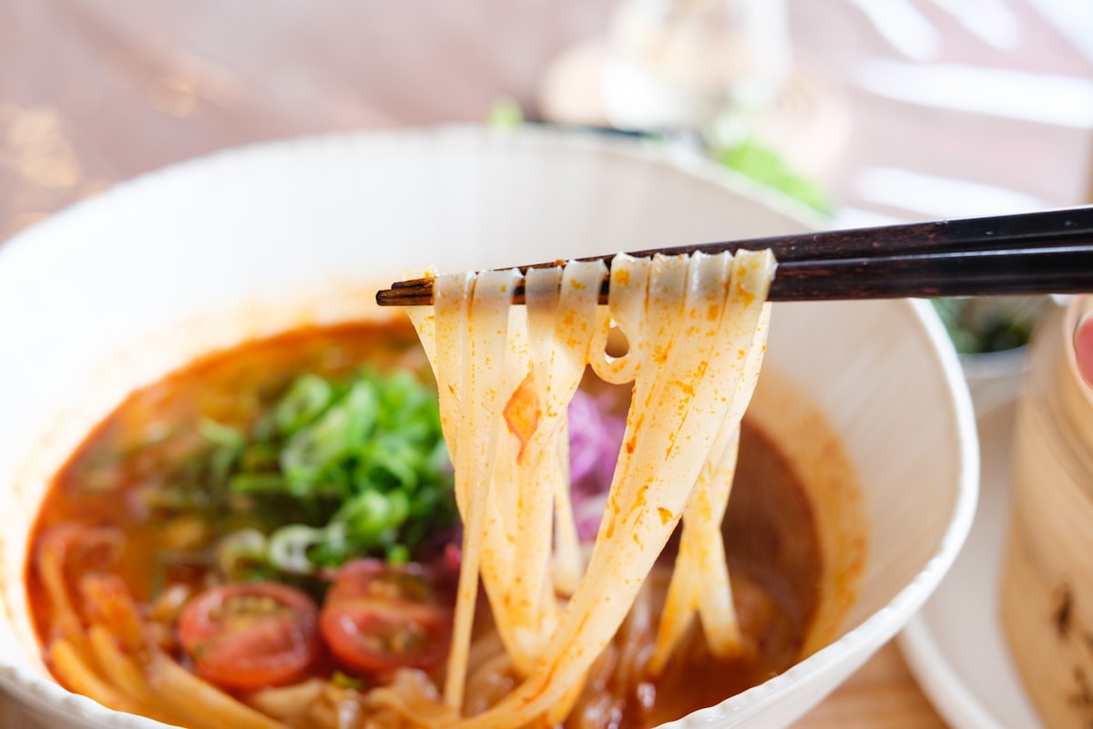 島根県松江市のエスニック料理店『さんち』のトムヤムラーメン