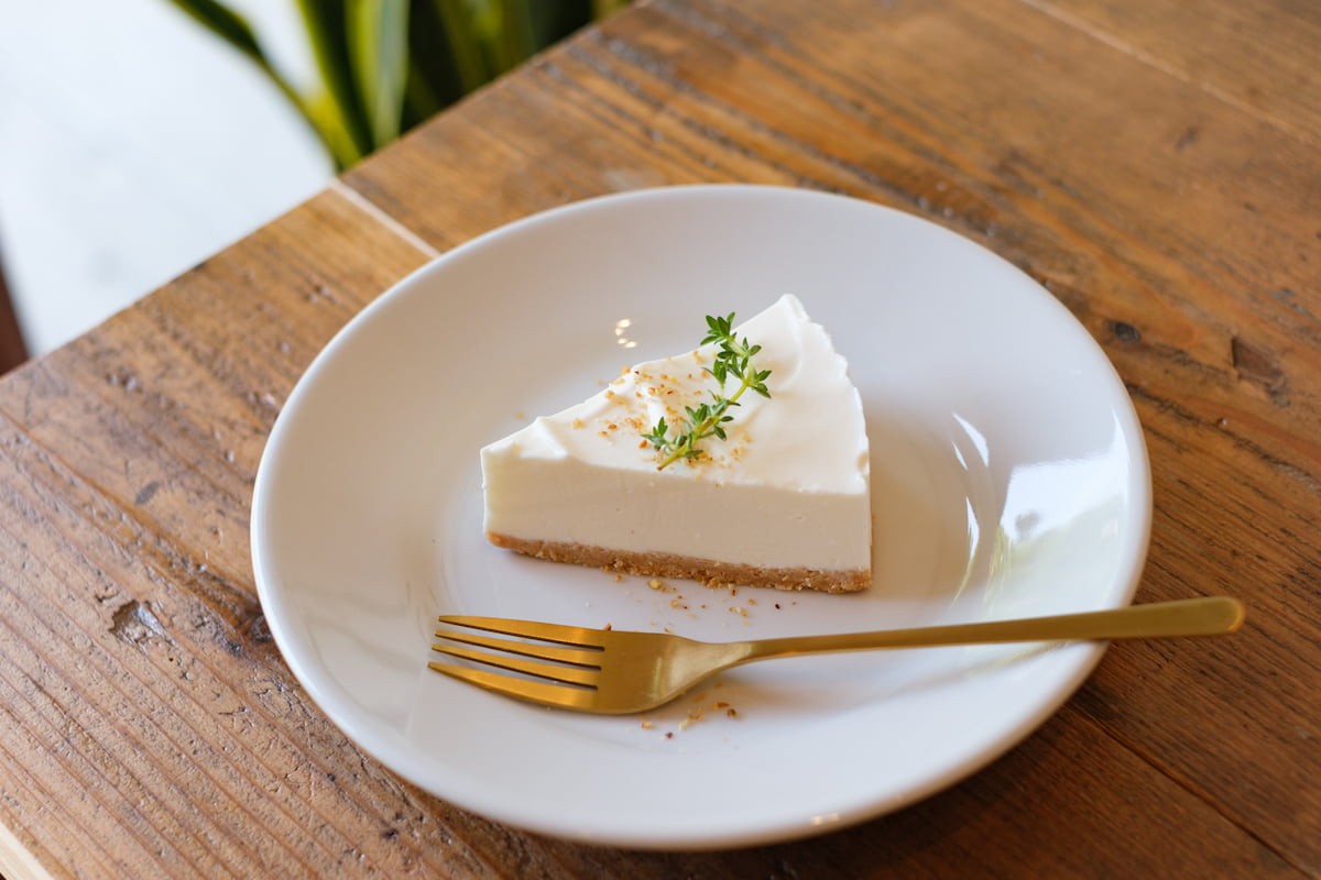 鳥取県米子市・皆生温泉のカフェ『ヒント』の「レアチーズケーキ」