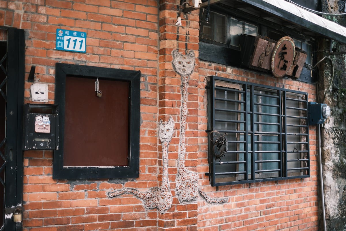 台湾の人気観光地「九份」の街中にある壁アート