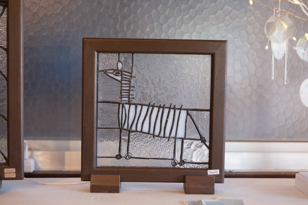 子どもの絵をステンドグラスにしたもの