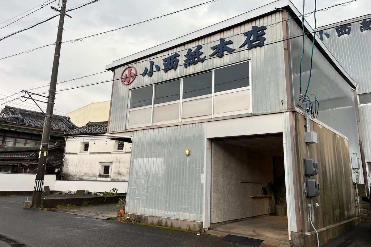 島根県松江市の古道具店『フラットスタイル』の外観