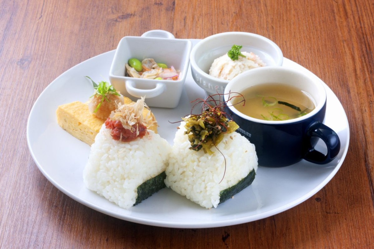 島根県松江市のカフェ『smile』の「おにぎりモーニング」