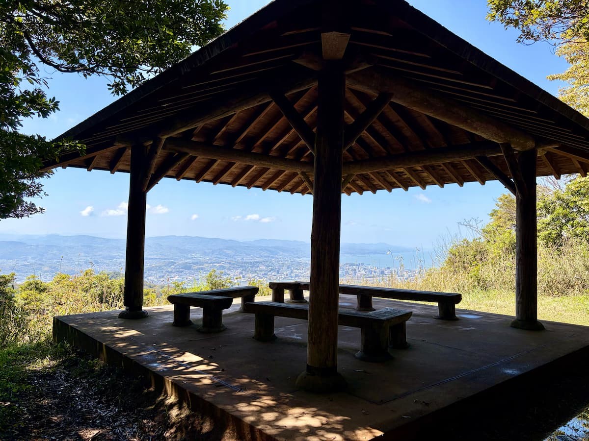 島根県松江市の山「嵩山」にある東屋