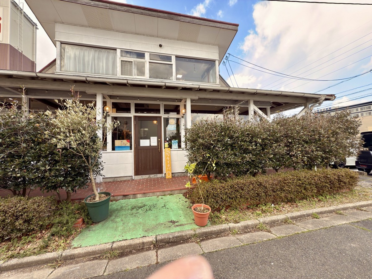 米子市皆生新田にあるランチスポット『食堂市場』の外観