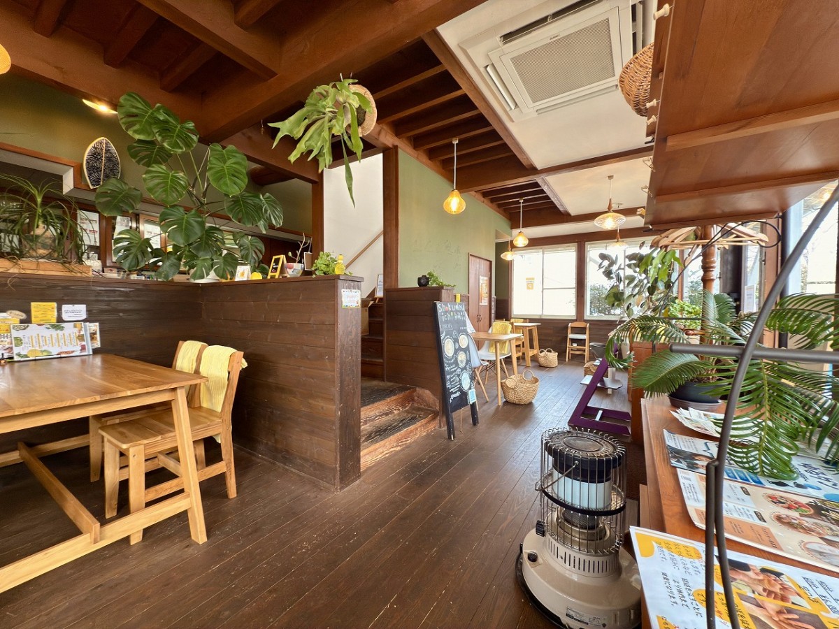 米子市皆生新田にあるランチスポット『食堂市場』の店内