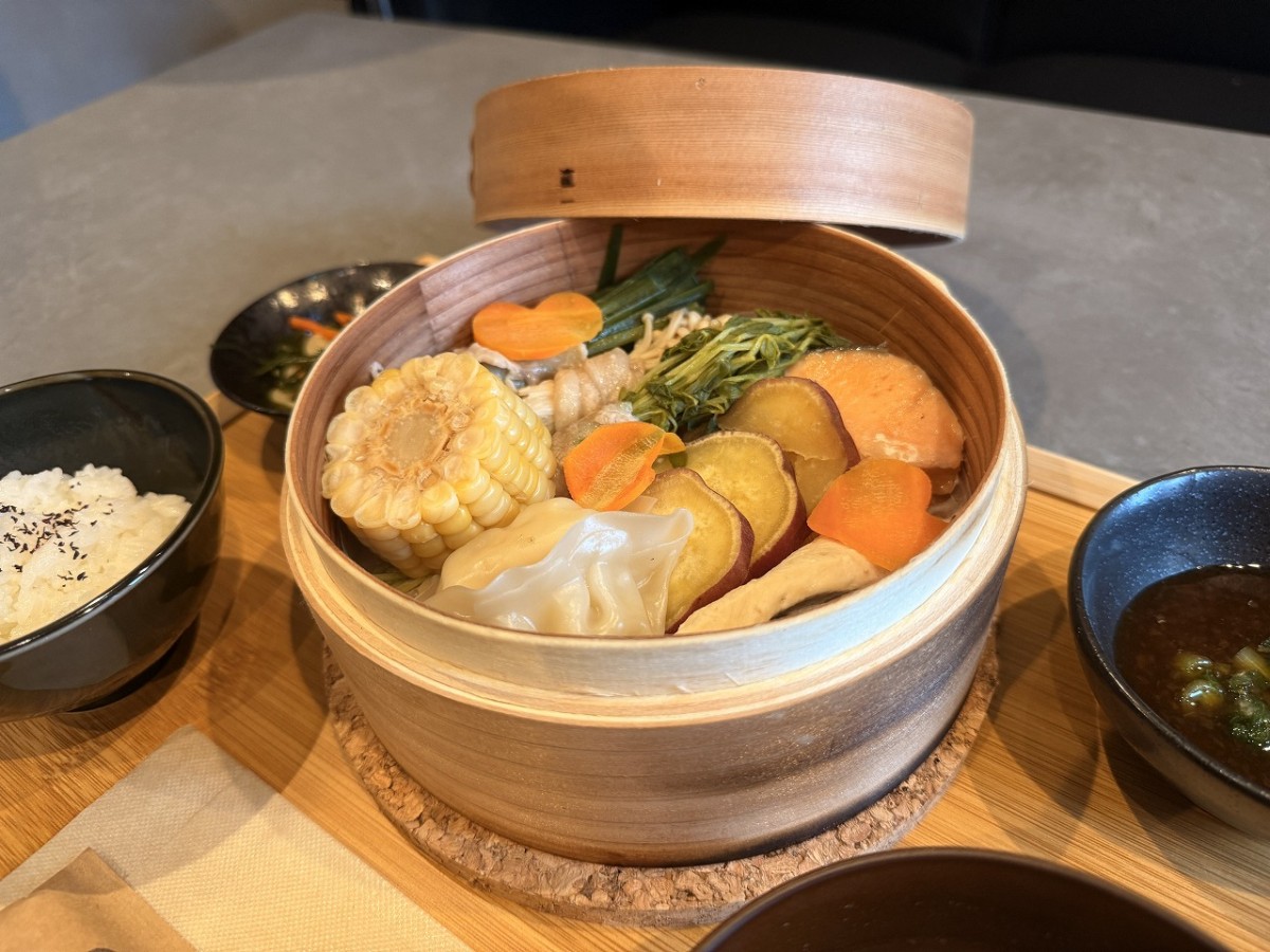 米子市東町のバー『cafebar AND.』の「蒸籠蒸しランチセット」