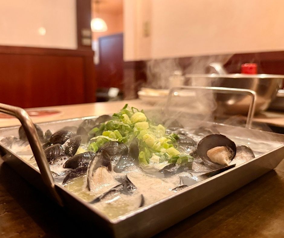 鳥取県琴浦町にあるお好み焼き店『風の街 東伯店』の「しじみまみれねぎまみれ」