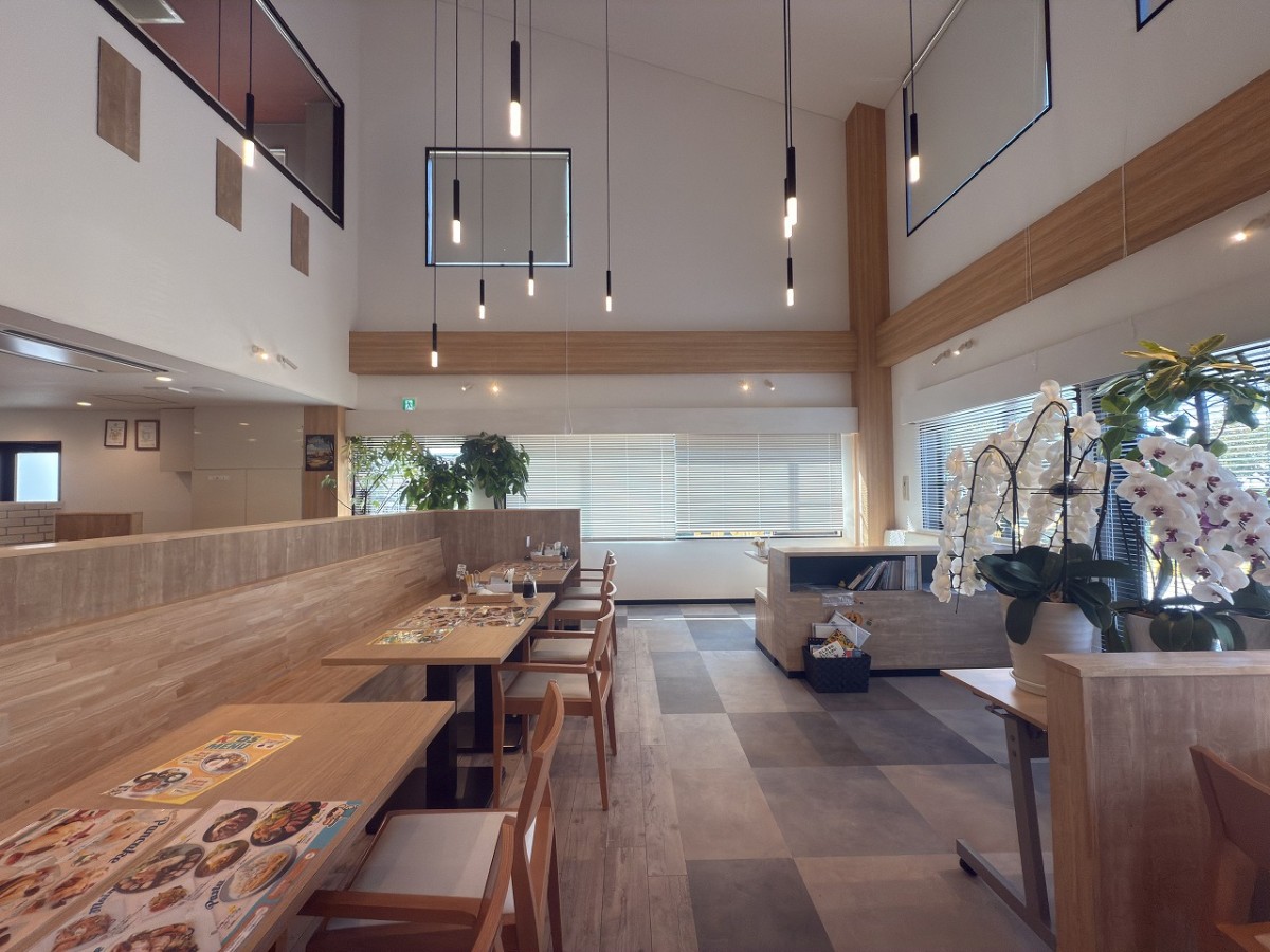 鳥取県米子市の弓ヶ浜公園内のカフェ『弓ヶ浜パークフロント』の店内