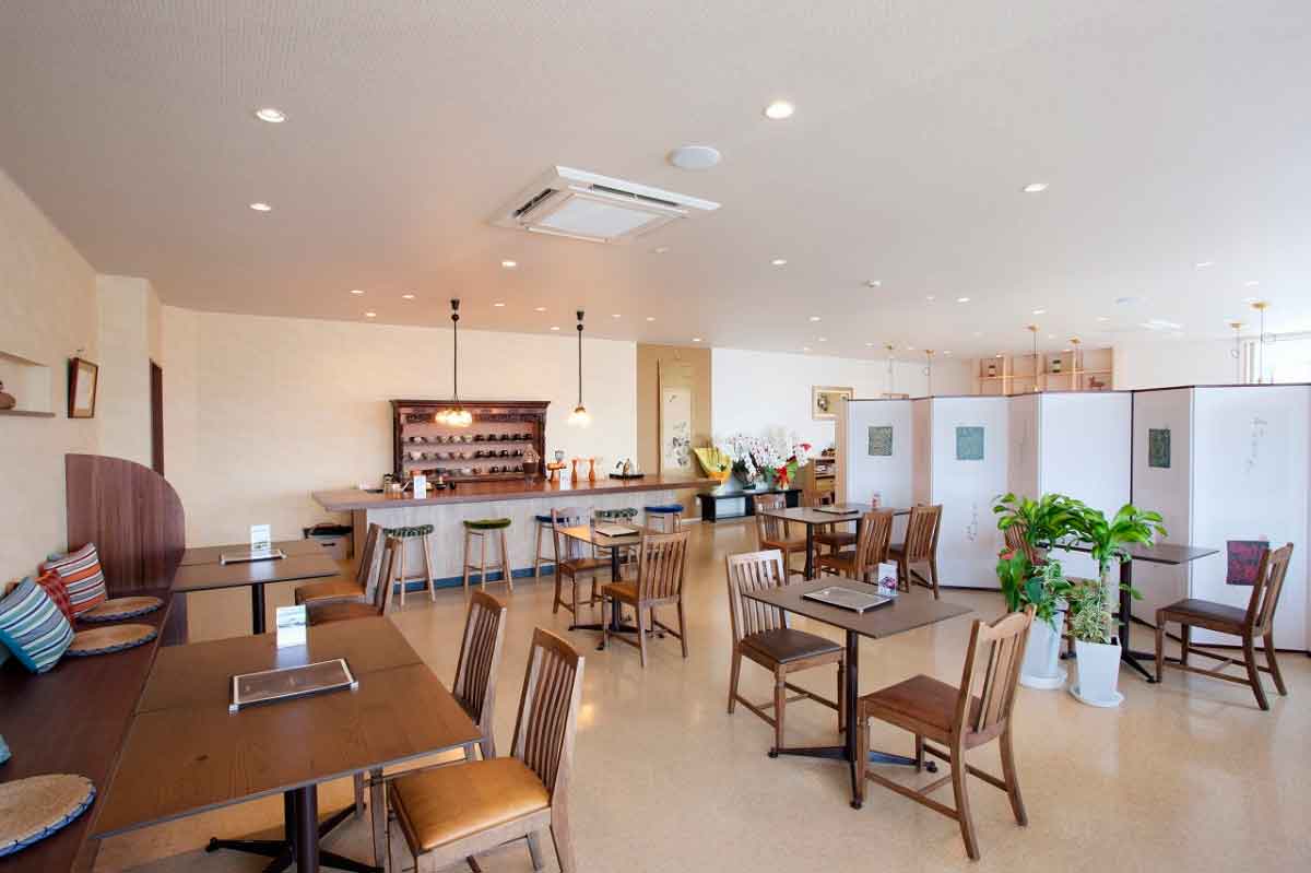 島根県出雲市の人気和カフェ『Kissa&amp;co坂根屋』の店内