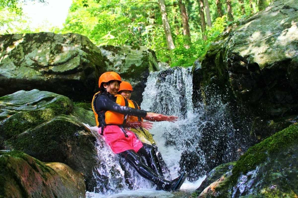 島根県飯南町_川遊び_水遊び_アウトドア_シャワークライミング