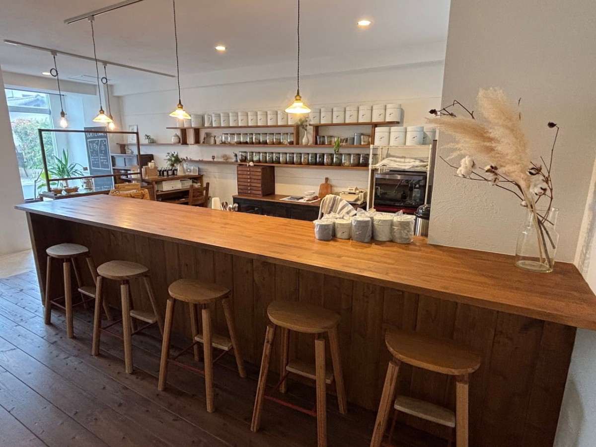 出雲市の『herb tea yado Izumo』のカウンターテーブル