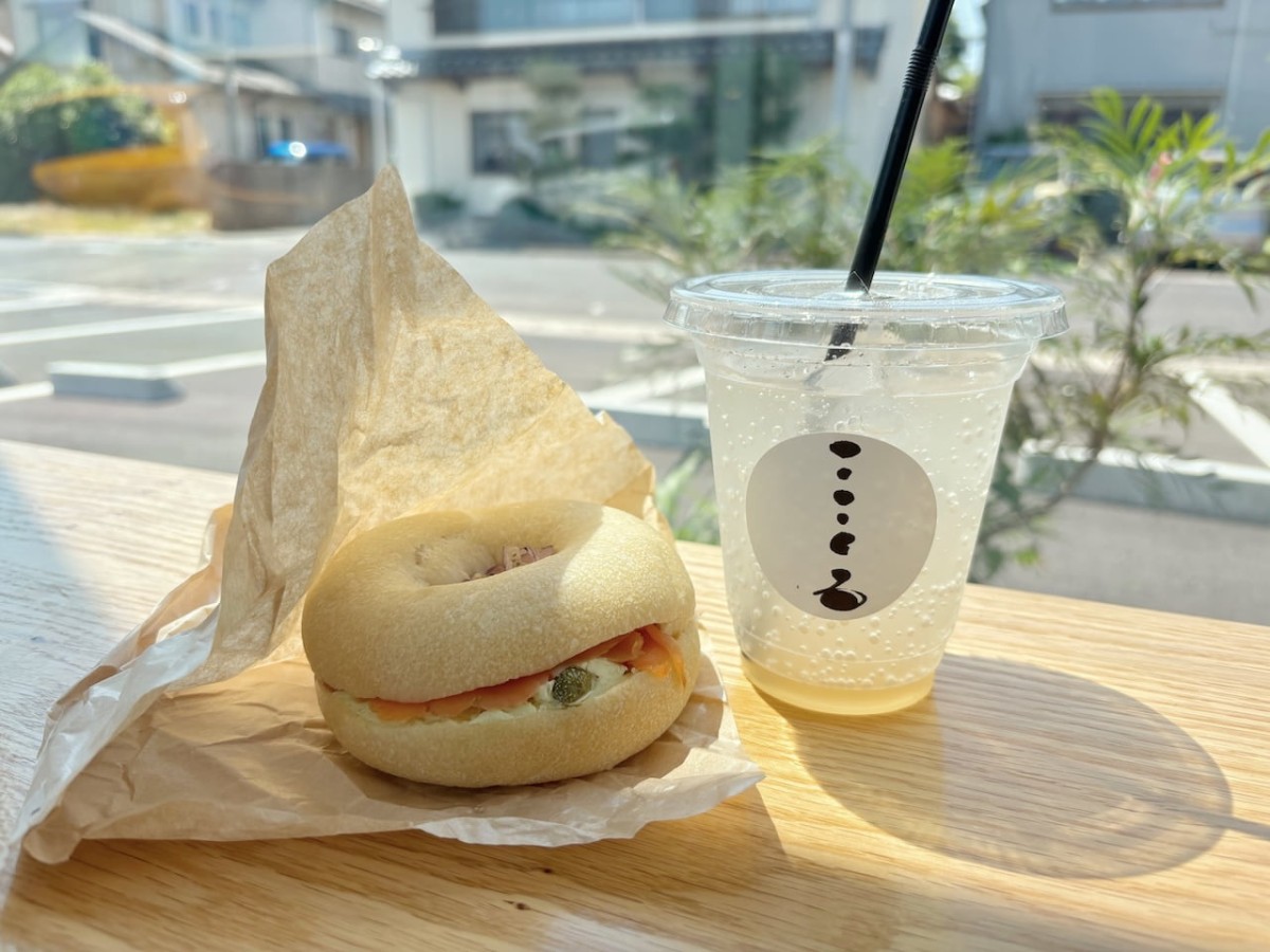 島根県出雲市にある『ここくる出雲店』のイートインスペースでカフェタイム