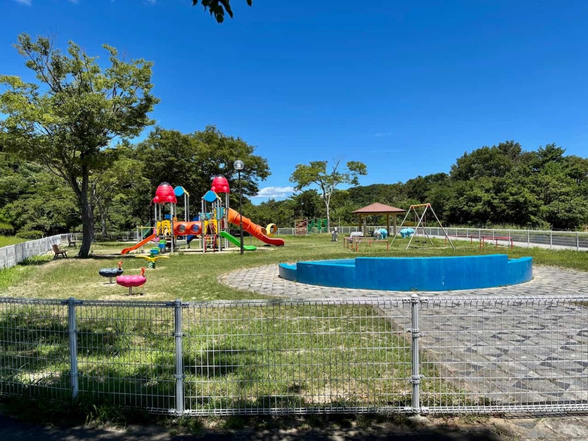 島根県浜田市の『旭運動公園』の「子ども広場」。
